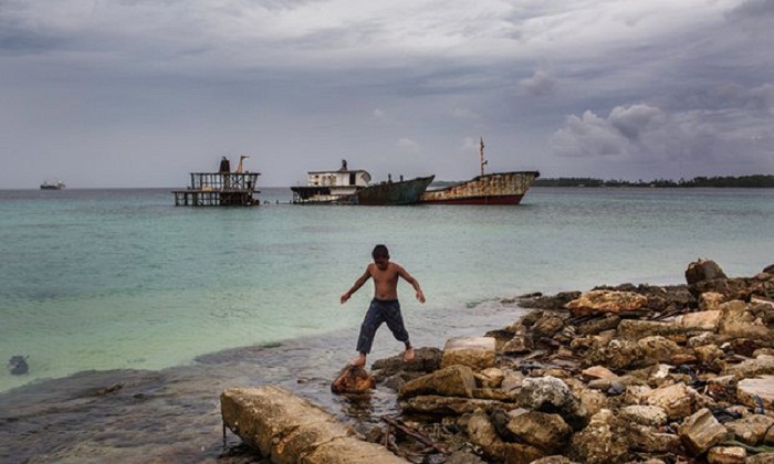 Despite climate change exodus, some Marshall Islanders head back home 